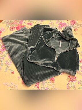 Fabletics Dark Green Velvet Ribbed Half-Zip Top and Pants set